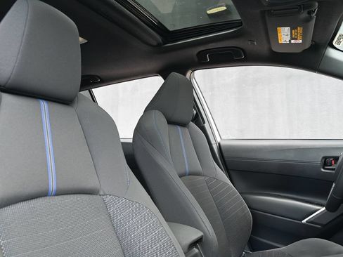Used 2024 Toyota Corolla Cross AWD Hybrid w/ Moonroof Package image 16