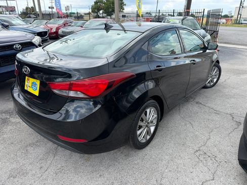Used 2014 Hyundai Elantra SE w/ Option Group 02 FWD image 4
