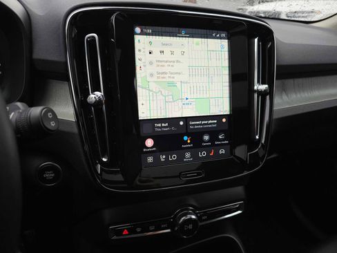 Certified 2025 Volvo XC40 B5 Core w/ Protection Package Premier image 30