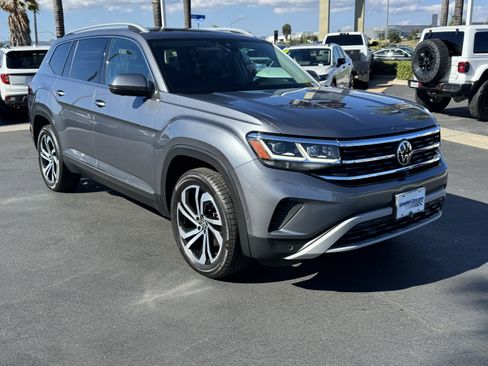 Used 2021 Volkswagen Atlas SEL Premium image 2