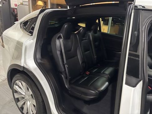 Used 2020 Tesla Model X Long Range image 31