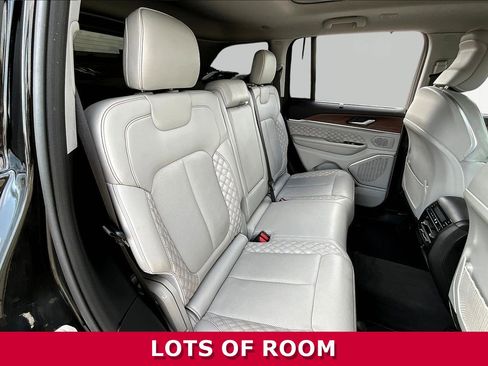 Used 2022 Jeep Grand Cherokee Summit w/ Luxury Tech Group V image 26