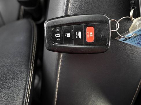 Used 2022 Toyota Corolla XLE image 38