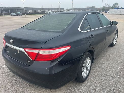 Used 2016 Toyota Camry LE image 3