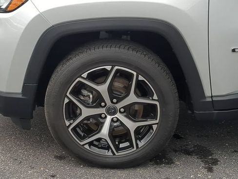 Used 2025 Jeep Compass Limited AWD/4WD image 13