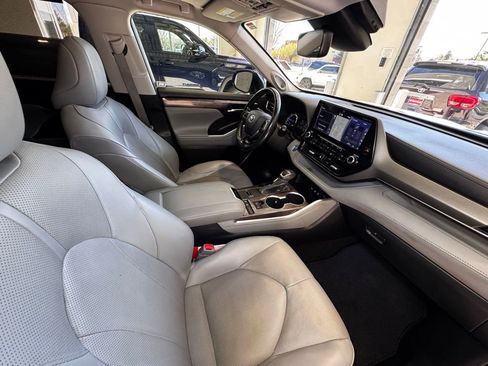 Used 2020 Toyota Highlander Limited image 53
