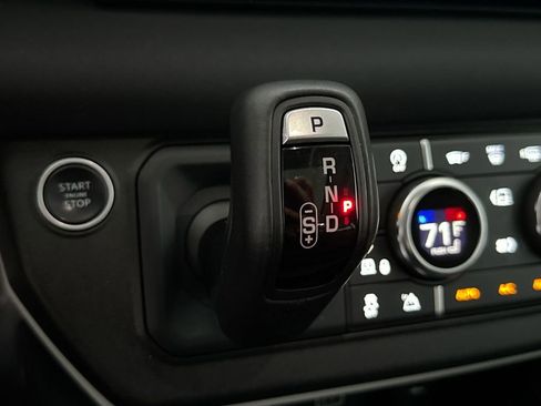 Used 2020 Land Rover Defender 110 SE image 22
