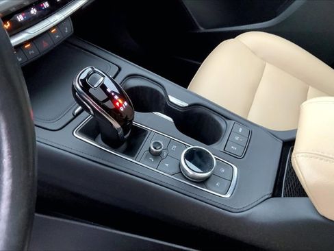 Used 2024 Cadillac XT4 Luxury w/ Cold Weather Package image 17