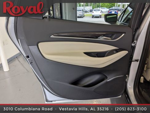 Used 2018 Buick Enclave Essence FWD image 16