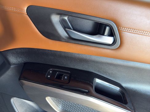 Used 2022 Nissan Pathfinder Platinum w/ Cargo Package image 16