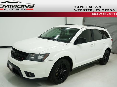 Used 2019 Dodge Journey SE w/ Connectivity Group FWD image 1