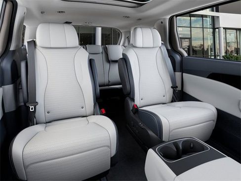 New 2026 Kia Carnival SX Prestige image 17