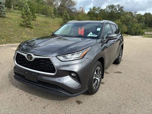 Used 2024 Toyota Highlander Limited image 8