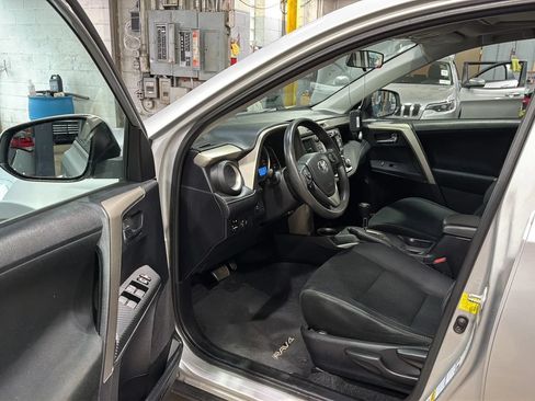 Used 2014 Toyota RAV4 XLE AWD/4WD image 22