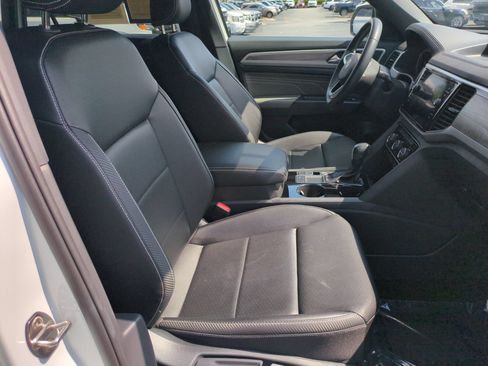 Used 2023 Volkswagen Atlas Cross Sport SE FWD image 30