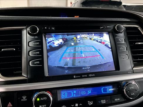 Used 2016 Toyota Highlander Plus AWD/4WD image 27