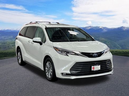 Used 2023 Toyota Sienna Platinum AWD/4WD image 8