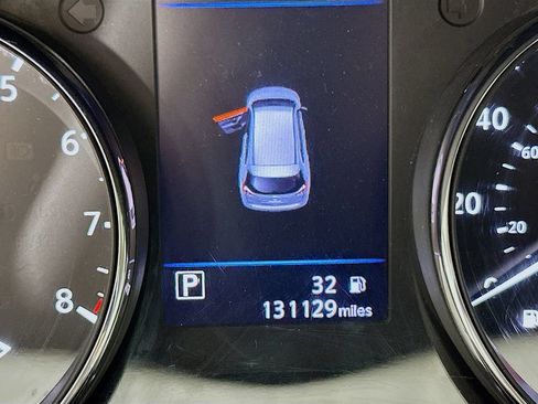 Used 2018 Nissan Rogue SV AWD/4WD image 24