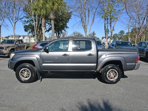 Used 2014 Toyota Tacoma PreRunner image 2