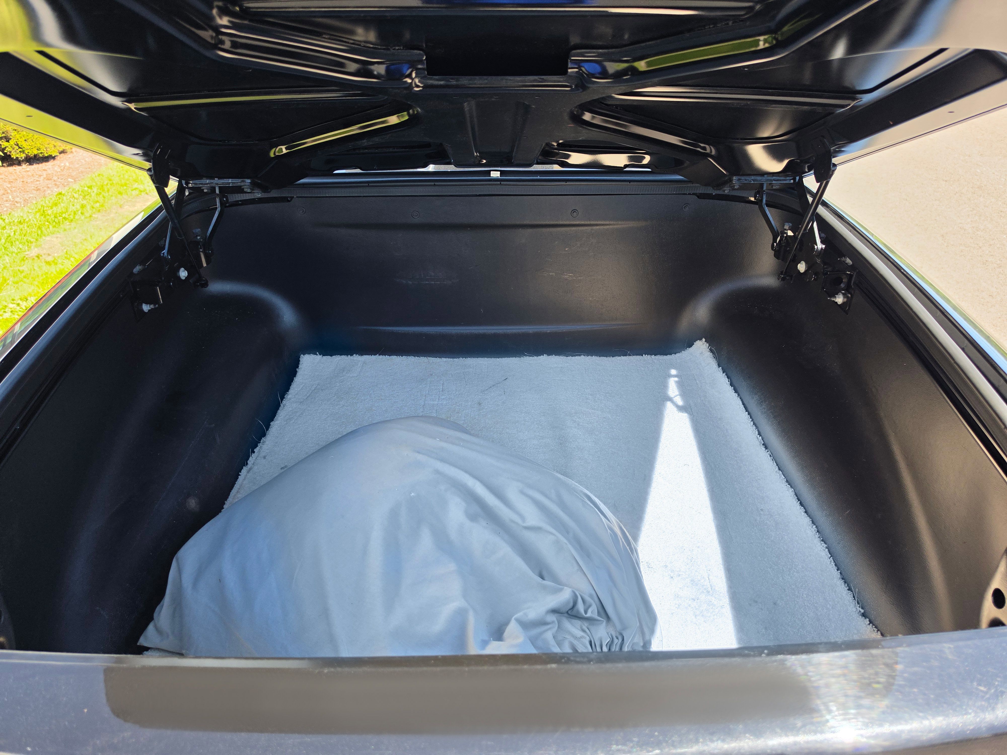 Used 2004 Chevrolet SSR w/ Preferred Equipment Group RWD image 5