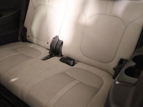 Used 2023 Honda Pilot LX image 12