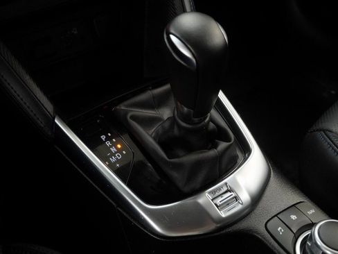 Used 2020 Toyota Yaris XLE image 31