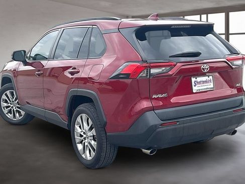 Used 2020 Toyota RAV4 XLE Premium FWD image 4