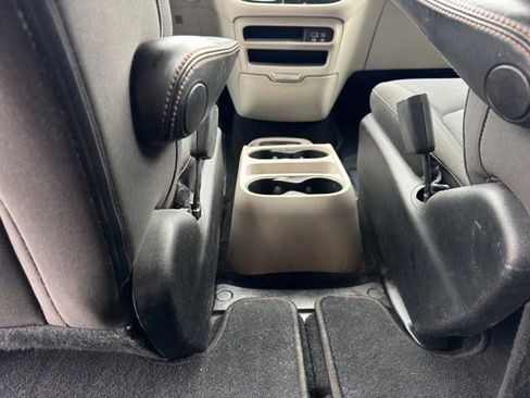 Used 2017 Chrysler Pacifica Touring FWD image 9
