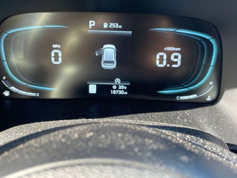 Used 2025 Kia Soul LX w/ LX Technology Package image 34