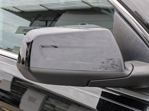 Used 2018 GMC Acadia SLE image 12