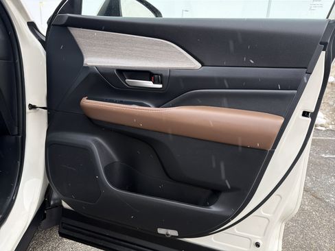 Used 2024 Toyota Grand Highlander Platinum image 26