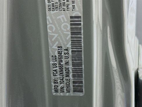 Used 2023 Jeep Wrangler Unlimited w/ Cold Weather Group image 12