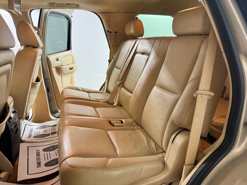 Used 2008 Cadillac Escalade Luxury image 8
