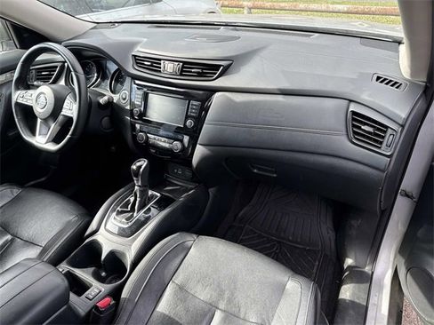 Used 2018 Nissan Rogue SL image 16