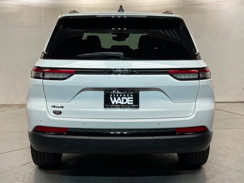Certified 2023 Jeep Grand Cherokee Altitude AWD/4WD image 4