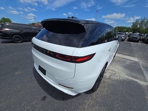Used 2025 Land Rover Range Rover Sport Dynamic SE AWD/4WD image 4