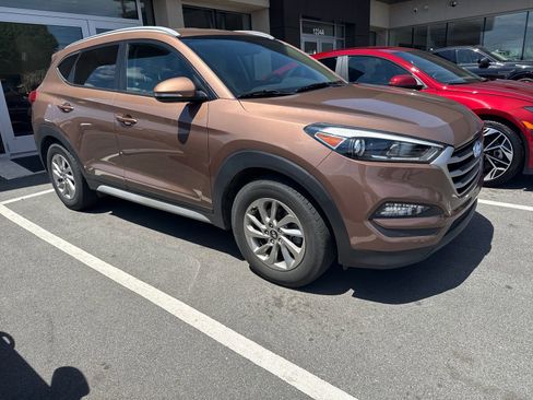 Used 2017 Hyundai Tucson SE Plus w/ Cargo Package FWD image 6