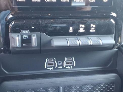New 2026 RAM 1500 4x4 Crew Cab image 10