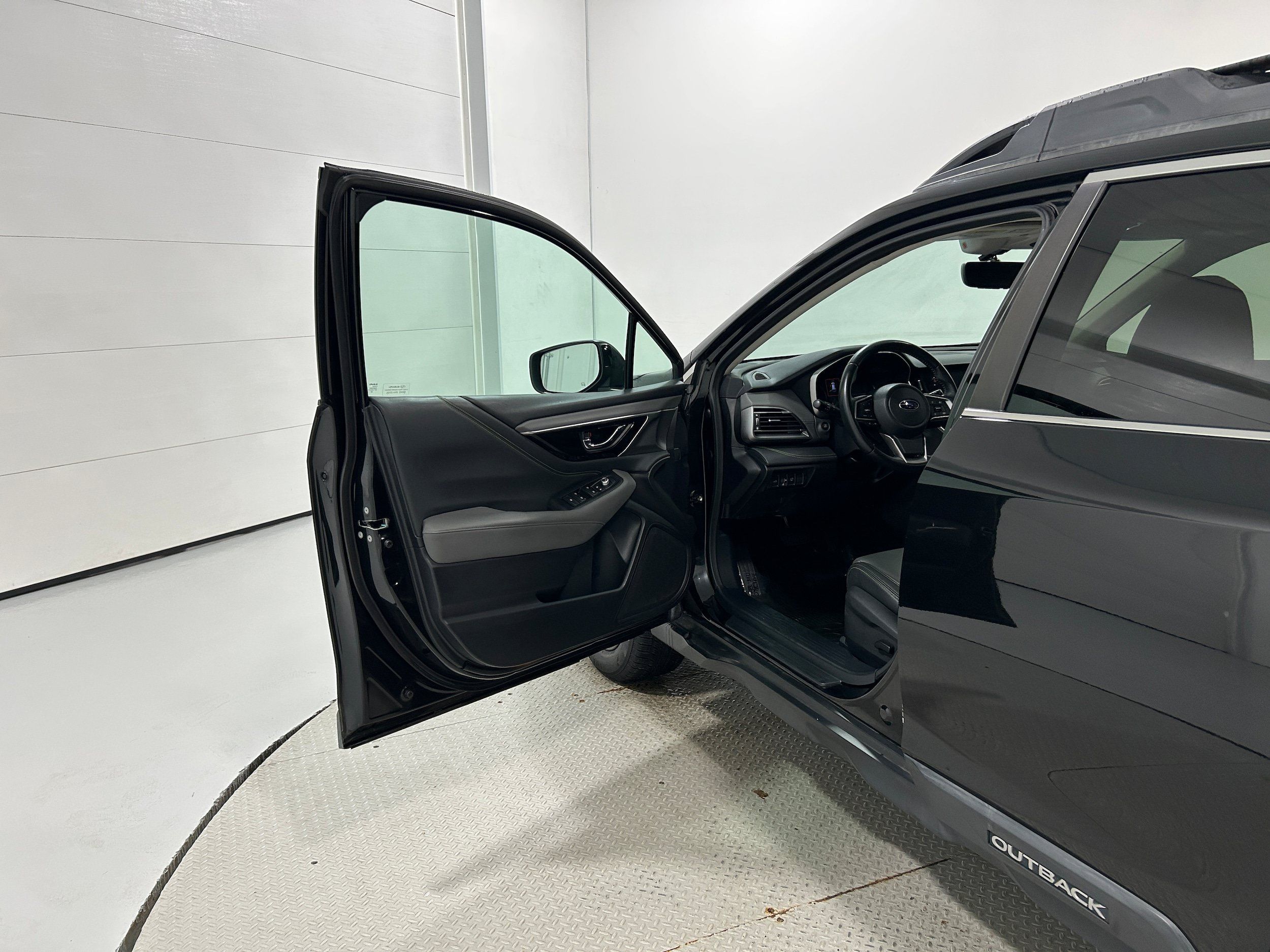Used 2020 Subaru Outback Onyx Edition XT AWD/4WD image 24
