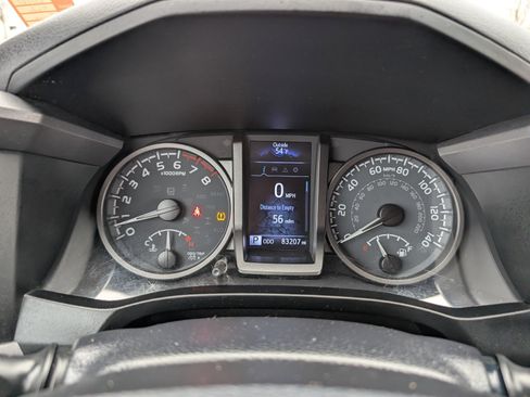 Used 2020 Toyota Tacoma TRD Off-Road image 4