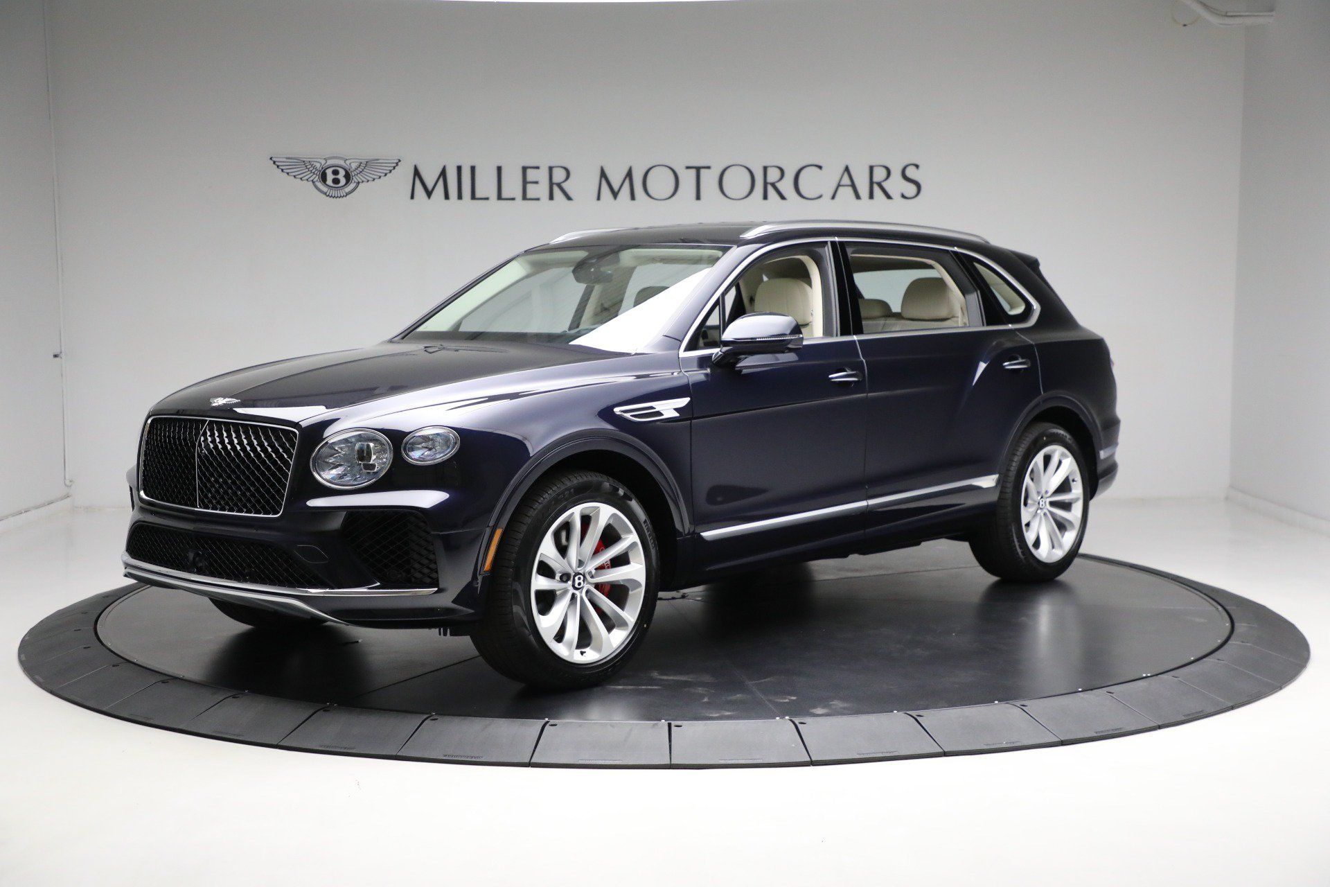 Used 2024 Bentley Bentayga Extended Wheelbase AWD/4WD image 2