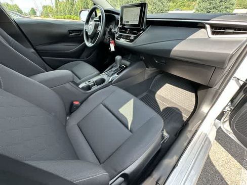 Used 2025 Toyota Corolla LE FWD image 17