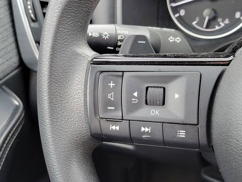 Used 2023 Nissan Rogue SV image 26