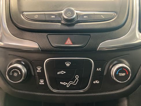 Used 2019 Chevrolet Equinox LT image 18