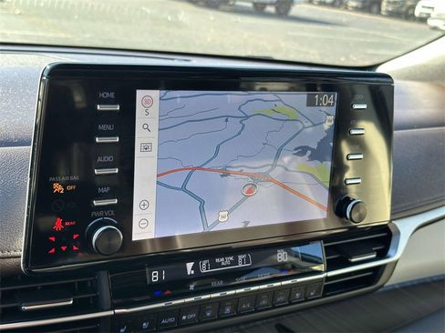 Certified 2023 Toyota Sienna Platinum image 3