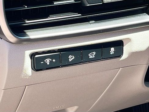 Used 2024 Kia Telluride EX w/ EX Captain's Chair Package AWD/4WD image 10