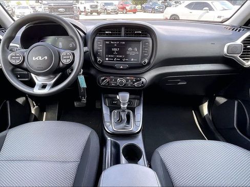 Used 2025 Kia Soul LX w/ LX Technology Package FWD image 7