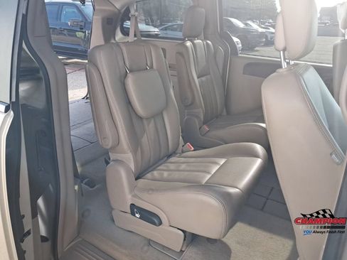 Used 2013 Chrysler Town & Country Touring FWD image 19