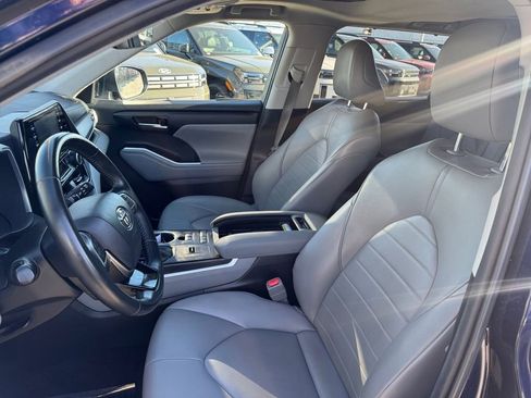 Used 2021 Toyota Highlander XLE image 14