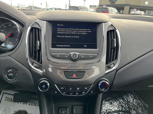 Used 2019 Chevrolet Cruze LT w/ Convenience Package image 24